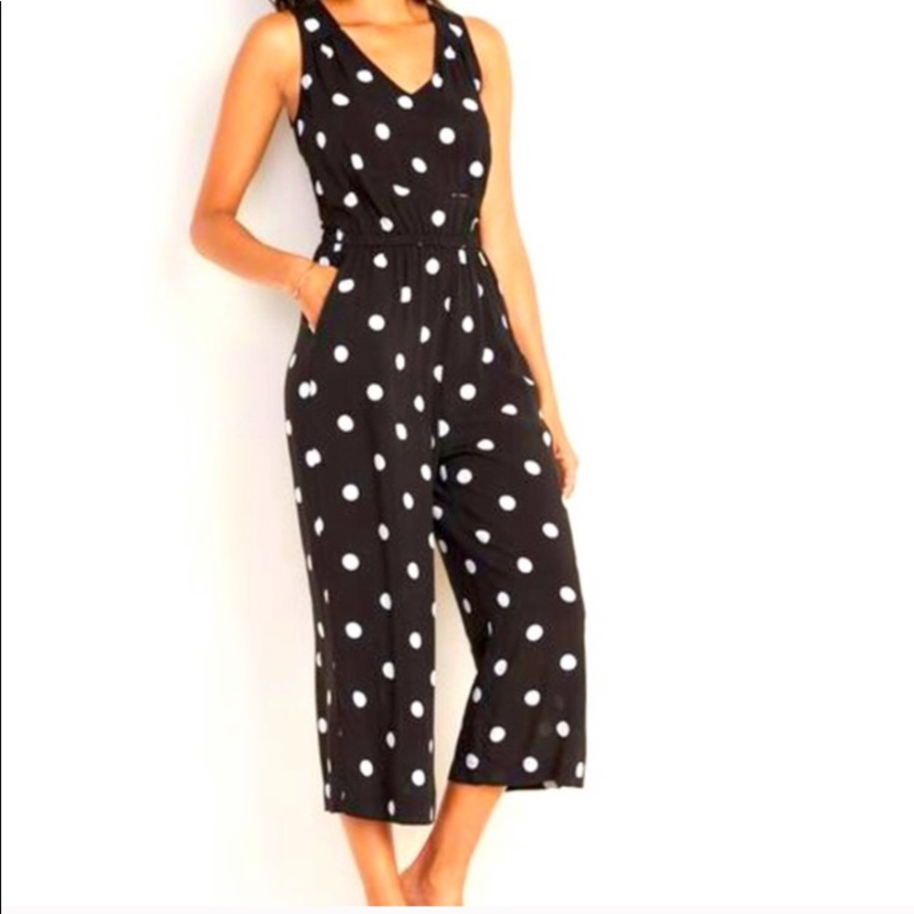 ☀️ Get SUMMER ready!      NWT Jumpsuit Old Navy Polka Dots  S